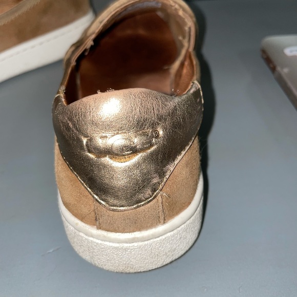 UGG flats - Picture 4 of 7